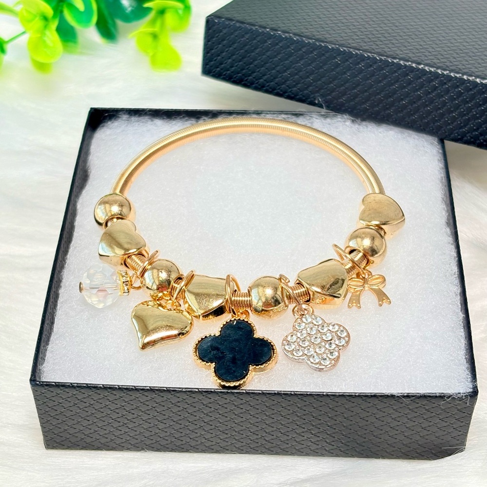 Gold Clover Charm‎ Bracelet with Hearts